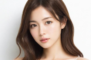 日本网站女性美貌排名榜，盘点那些惊艳众生的美丽面孔，日本网站发布女性美貌排行榜，揭秘惊艳众生的美丽面孔