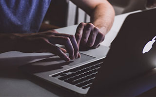 好，用户让我写一篇关于潍坊房产证申请补贴的文章，标题和内容都要写。首先，我需要明确用户的需求。他们可能是在潍坊工作或居住，想要申请房产补贴，但不太清楚具体流程和所需材料